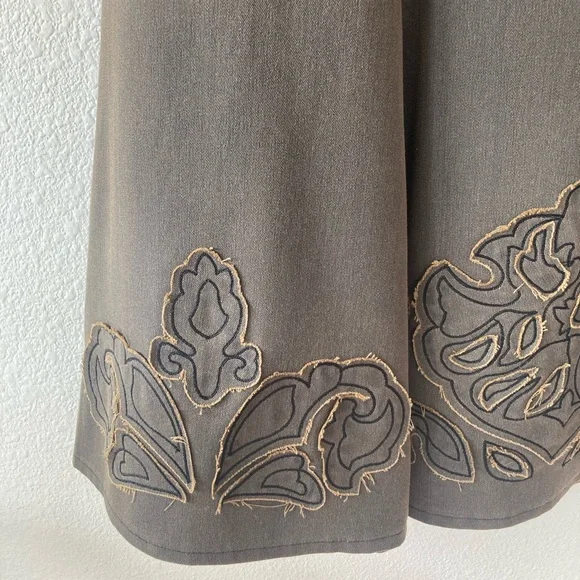 CAbi Brown A-Line Fluted Midi Skirt With Floral Applique Size 6 - Picture 4 of 9